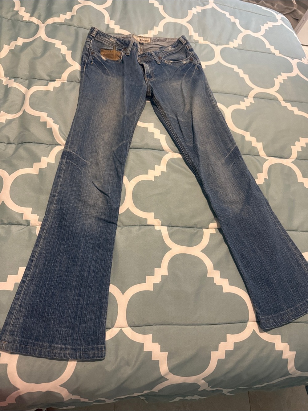 J&Company Women’s Blue Flared Jeans, Embellished back pockets Y2K! Sz28